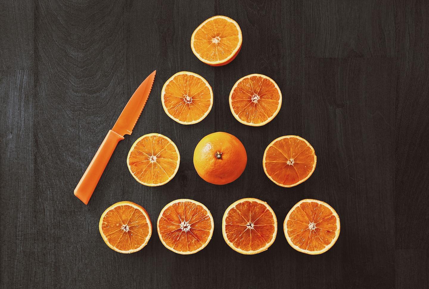 Oranges are full of vitamin C and rich in antioxidants, both of which help reduce the risk of glaucoma, age-related macular degeneration and cataracts. Oranges are also great stocking stuffers! Who else always gets one in there stocking?!  #eyepractice #rockwoodoptometrist #guelphoptometrist #rockwoodoptometry #guelphoptometry #vitaminC